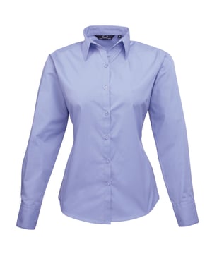 65% Polyester, 35% Katoen. Stof: Popeline. Ontwerp: Eenvoudig. Sluiting: Knoopsluiting. Halslijn: Collared. Manchet: Dubbele knoop. Mouwtype: Met lange mouwen. Hem: Afgerond. 2 rugpijlen. Duurzaamheid: Amfori, BCI goedgekeurd, REACH, Sedex, WRAP gecertificeerd. 6 VK: 31 in. 8 VK: 33 in. 10 VK: 35 in. 12 VK: 37 in. 14 VK: 39 in. 20 VK: 45 in. 22 VK: 47 in. 24 VK: 49 in. 26 VK: 51 in. 28 VK: 53 in. 18 VK: 43 in. 16 VK: 41 in. 30 VK: 55 in.