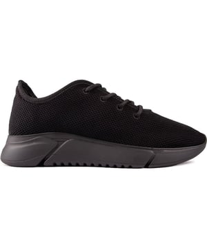 Omarm mode en sport met een geweten en bewandel de veganistische weg in deze veganistische Rumex runner-sneakers van V.GAN. De sportieve. lichtgewicht sneaker in hardloopstijl is PETA goedgekeurd en heeft een waterdicht gebreid bovenwerk gemaakt van gerecycled materiaal. duurzame en ethisch geproduceerde materialen. afgewerkt met het V.GAN-logo en tonale metalen oogjes. Dit is ethisch. veganistische mode op zijn best.