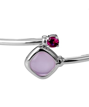 This dazzling Bracelet for Women from Orphelia  is the perfect gift to spoil yourself or a loved one. The Bracelet is made out of 925 Sterling Silver, colored Silver at Length: 5.8 cm weighing in at 4.3 grams with a Width of 0.2 cm at its widest point. The Orphelia 'Reese' Women's 925 Sterling Silver Bracelet - Silver ZA-7404 is delivered in a stunning gift box and carries a two year warranty.