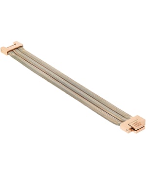 Dieses bezaubernde Armband für Frauen von Tommy Hilfiger ist das perfekte Geschenk, um sich selbst oder eine geliebte Person zu verwöhnen. Das Armband besteht aus Edelstahl, ist roségoldfarben und hat eine Länge von 17,5 cm bei einem Gewicht von 29 Gramm und einer Breite von 1,7 cm an der breitesten Stelle. Das Tommy Hilfiger Damen Edelstahl-Armband - Roségold 2700977 wird in einer wunderschönen Geschenkbox geliefert und hat eine zwei Jahre lange Garantie.