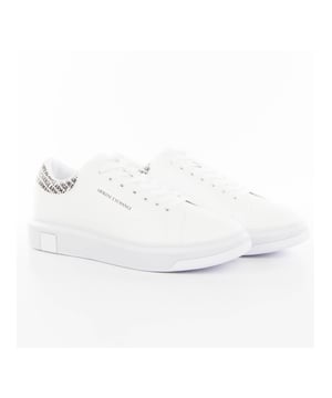 Basket Armani Exchange Tennis AX Homme Weiß Leder. Authentischer Schuh der Marke Armani Exchange - Streetwear/Sportswear-Design von Armani Exchange - Armani Exchange für modebewusste Männer, perfekt für den Alltag - Weiße Basket Armani Exchange lassen sich ideal mit Ihrer Garderobe kombinieren - bequeme Lederoberfläche - klassische Schnürsenkel - Tennis AX - Synthetik.