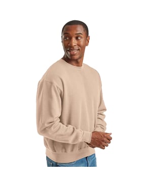 70% Baumwolle, 30% Polyester. Gewebe: angeraute Fleece-Innenseite. Design: Unifarben. GSM (Gramm pro Quadratmeter): 405. Saum: gerippt. Rundhalsausschnitt. Überschnittene Schulter, Ausschnitt mit Band, Abreiß-Etikett. Langärmlig, Eingesetzt. Bündchen: gerippt. Passform: Klassisch. Zum Überziehen. Nachhaltigkeit: Amfori-Freigabe, Better Cotton Initiative, BSCI, Verein für faire Arbeit, Oeko-Tex Standard 100 zertifiziert, WRAP Zertifikat. S: 93,98 cm. M: 102 cm. L: 109 cm. XL: 116,84 cm. XXL: 124,46 cm. 3XL: 132 cm. 4XL: 139,7 cm.