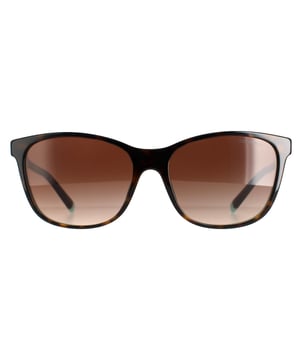 Tiffany Square Ladies Havana on Tiffany Blue Brown Gradient TF4174B Las Tiffany son un diseño de forma cuadrada fabricado en acetato ligero. Diseñadas para mujer, estas gafas de sol presentan detalles de cristal a lo largo de las patillas. La firma Tiffany Blue se revela sutilmente alrededor del borde de la montura y el logotipo de Tiffany se presenta en cada patilla para mayor autenticidad.