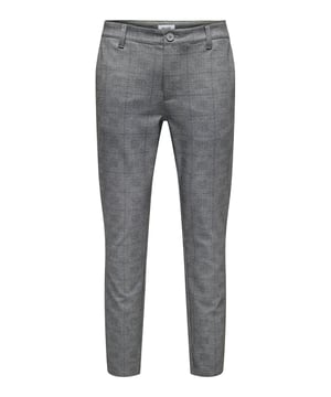 Diese Herren-Chinohose vereint eine verjüngte Slim Fit Passform mit einem klassischen karierten Muster für einen modernen, eleganten Look. Der Reißverschluss und der Knopf sorgen für sicheren Halt und einen komfortablen Sitz. Das Stretchmaterial bietet eine perfekte Kombination aus Bewegungsfreiheit und Tragekomfort, ideal für den Alltag oder das Büro. Gürtelschlaufen ermöglichen eine individuelle Anpassung und ergänzen den stilvollen Auftritt. Die dezenten Paspeltaschen hinten setzen klassische Akzente und runden das Design harmonisch ab. Diese karierte Chinohose ist ein vielseitiges Kleidungsstück, das jedem Outfit einen Hauch von Raffinesse verleiht.
