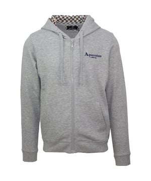 Aquascutum Classic Embossed Signature Logo Grey Zip-Up Hoodie. Dieser Aquascutum Logo Grey Zip Hoodie von Aquascutum ist die perfekte Mischung aus modisch und funktional. Er ist aus leichtem, atmungsaktivem Material gefertigt und hat ein stilvolles Logodetail, das jeden Freizeitlook aufwertet. Bleiben Sie heute warm und stilvoll mit Aquascutum! Elastische Ärmelabschlüsse und Taille, Kapuze mit Kordelzug. Kapuzenpulli aus 100% Baumwolle, 2 offene Taschen. Normale Passform, fällt größengerecht aus. Style Code: FCZ723 94