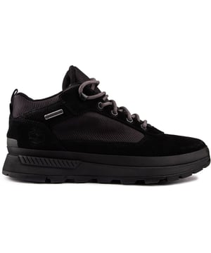 Deze ruige. De duurzame Field Trucker-wandelaarstrainer voor heren heeft een bovenwerk van verantwoord vervaardigd suède en een voering van ReBOTL™-stof met ten minste 50% gerecycled plastic. U zult merken dat het Timberland OrthoLite® gedempte voetbed en de tussenzool van EVA-schuim ondersteuning en demping bieden. terwijl de Defender Repellent Systems®-behandeling vlekken helpt afstoten. Hij biedt al het comfort op lange afstanden dat u nodig heeft om u de hele dag op de been te houden. elke dag en zorg voor serieuze stijlpunten.