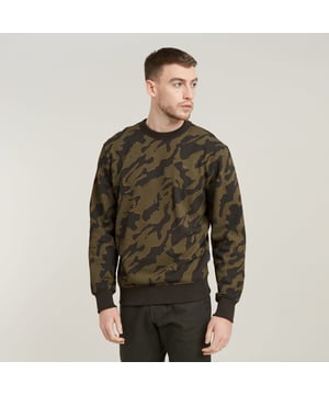 Gerippter Ausschnitt. Gerippte Bündchen und Saum. G-Star RAW Stickerei auf der Brust. Keine Verschluss. Der Sweater Island Camo hat einen geraden Schnitt und zeigt ein grafisches Allover-Camo-Print. Der gerippte Abschluss sorgt für eine bequeme Passform. 100 % Bio-Baumwolle. Eingebaute Dehnbarkeit. Weicher Sweatstoff, Allover-Print.