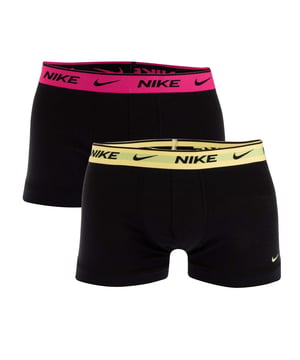 Mens Nike 2 Pack of Trunks in black.- Branded elastic waistband.- Dri-FIT Technology.- Super soft and stretchy cotton fabric.- 95% Cotton  5% Elastane.- Waist: - XS = 24-26in- S = 28-30in- M = 32-34in- L= 36-38in- XL = 40-42inWe regret that underwear is non-returnable due to hygiene reasons.  - Ref: 0000KE1085L52