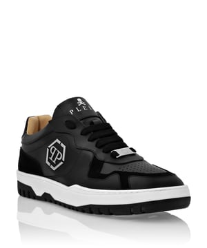 Elegante uniciteit voor je vrije tijd met deze leren lo-top sneakers. Bekijk de details.   Bovenwerk van nappa met details van rubber en korstleer   PP Hexagon op het buitenste kwart   Ventilatieopeningen   Voorgevormde buitenzool voor maximale grip   Leren voering en uitneembare binnenzool