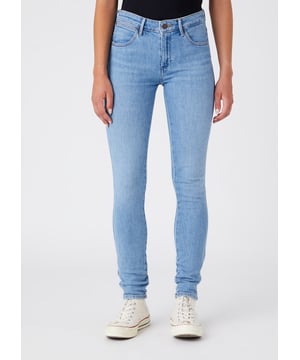 Wrangler - skinny in den wolken