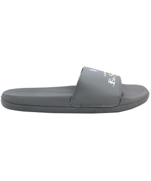 Ben Sherman Jay Chanclas para Hombre en Gris, una opción elegante y cómoda para salidas informales y aventuras en climas cálidos. Aquí tienes una descripción detallada que resalta sus características clave:

Diseño Moderno: Las chanclas Jay cuentan con un diseño contemporáneo en un elegante tono gris, ofreciendo una estética versátil y a la moda. Ya sea que te estés relajando junto a la piscina o explorando las calles de la ciudad, estas chanclas añaden un toque de sofisticación a cualquier atuendo.

Plantilla Confortable: Fabricadas con una plantilla acolchada, estas chanclas proporcionan un confort y soporte excepcionales para su uso durante todo el día. El material suave pero duradero se adapta a la forma de tus pies, ofreciendo un ajuste personalizado y minimizando la fatiga.

Construcción Ligera: Hechas de materiales livianos, estas chanclas ofrecen una comodidad sin esfuerzo y libertad de movimiento. Ya sea que estés caminando por la playa o haciendo diligencias, te brindan confort sin pesarte.

Suela Duradera: La suela de goma resistente de estas chanclas asegura una durabilidad prolongada y tracción confiable en diversas superficies. Desde playas arenosas hasta áreas alrededor de la piscina, puedes confiar en que las chanclas Jay te mantendrán firme en tus pies.

Fáciles de Limpiar: Estas chanclas son fáciles de limpiar y mantener, lo que las hace ideales para aventuras al aire libre y relajación junto a la playa. Simplemente enjuágalas con agua para eliminar la suciedad y la arena, manteniéndolas frescas y listas para tu próxima salida.