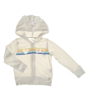 Sudadera con capucha para niños, diseñada en colaboración con Disney, confeccionada en tejido de rizo suave que ofrece comodidad durante todo el día. 

La capucha cuenta con adorables orejitas aplicadas, añadiendo un toque divertido y lúdico al diseño. 

Presenta mangas largas y un cierre frontal con cremallera, lo que facilita su uso. 

El logotipo de Gap está impreso en el pecho, complementando el diseño con un estilo auténtico y moderno. Ideal para los pequeños fanáticos de Disney que buscan una prenda cómoda y funcional.
 Composición: Cuerpo: 77% Algodón, 23% Poliéster; Interior: 100% Algodón
 Cuidados:
- Lavar a máquina en agua fría  y ciclo delicado.
- Usar detergentes suaves.
- Usar secadora a baja temperatura.
- Planchar a bajas temperaturas.
- No lavar en seco.