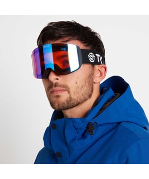 Ideal for avid skiers and snowboarders, our Arosa unisex ski goggles provide all the protection and security you need when on the slopes. With Category 2 lenses for high definition in low light and a double-lens design for added protection, you'll love the clarity and protection these ski goggles provide. The anti-fog coating and quick-wicking insulated fleece ensure moisture is no issue, whether from snow or your own body heat when working up a sweat. The head strap is also adjustable to guarantee a secure and comfortable fit. Maximum UV protection means you're protected against snow blindness and harsh sun on long days out. Coming in a range of sophisticated colourways, these goggles are also stylish and versatile and will look fantastic with your existing kit.