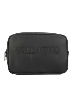Valentino Cristian Soft Cosmetic Case in black.- Closed with zip.- 1 slip pocket and 2 zip compartments in the main compartment.- Spacious main compartment.- VALENTINO logo.- Ref: VBE7C3653001