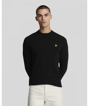 Dieser dicke Pullover aus Lammwollmischung ist der perfekte Winterwärmer. Das klassische Design hat minimalistische Details, abgesehen von einem gerippten Ausschnitt, Saum und Bündchen, aber genau das macht ihn so vielseitig.  
- Rundhalsausschnitt  
- Lange Ärmel  
- Gerippter Saum, Bündchen und Ausschnitt  

80% Wolle, 20% Nylon  

KN2114V