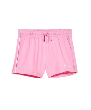 Deze meisjesshort heeft een elastische tailleband met een verstelbaar trekkoord. De broekspijpen zijn gezoomd. De contrasterende bies op de zijnaad, die naar voren is verplaatst, is een bijzondere highlight. De gedrukte labelbelettering boven de beenuiteinden rondt het effen ontwerp af.