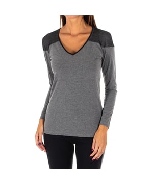 Langärmeliges Oberteil T-Shirt Rossoporpora.
 V-Ausschnitt.
 Kontrastreiches Detail auf der Oberseite.
 Komfortables und atmungsaktives Gewebe.
 Nähte in Ton gesehen.
 Zusammensetzung: 90% Baumwolle, 10% Elastan
 Pflege:
Waschen bei max. 30º Temperatur.
 Kein Bleichmittel verwenden.
 Keinen Trockner verwenden.
 Nicht bügeln.
 Nicht chemisch reinigen.
