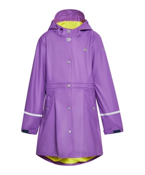 Dieser verstellbare Langarm-Regenmantel für Kinder ist perfekt für junge Abenteurer und ein unverzichtbares Kleidungsstück für Outdoor-Ausflüge. Ausgestattet mit einer Kapuze und einem durchgehenden Druckknopfverschluss bietet es Schutz vor den Elementen. Reflektierende Streifen an den Ärmeln sorgen dafür, dass Sie auch bei schlechten Lichtverhältnissen sichtbar sind, und verschweißte Nähte halten Wasser fern. Mit Taschen zum Verstauen von Schätzen und einem Logo auf der Brust vereint dieser Kindermantel Stil mit Funktionalität. Dieser Outdoor-Mantel mit verschweißten Nähten aus 3000 mm dickem, wasserdichtem Material hält Kinder an regnerischen Tagen trocken und komfortabel. Der mädchenhafte Schnitt wird Modeliebhabern sicherlich gefallen. Dieses Produkt ist Teil der Kids-Kollektion.  Regenmantel