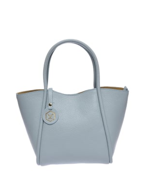 Bolso de mano  
100% cuero de vaca  
Cierre superior con cremallera  
Cierre magnético superior  
Dimensiones: 21.5x28x13 cm  
Asa: 31 cm  
Correa de hombro: 120 cm ajustable