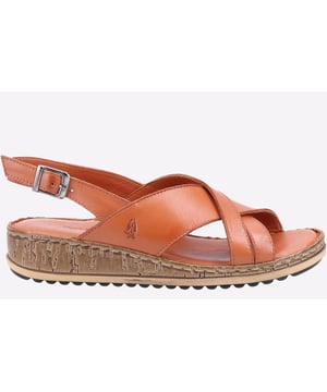 Ontspan en kom de dag door in deze comfy zomersandalen van Hush Puppies. Dit paar heeft een ontwerp met gekruiste banden op een comfortabel voetbed. gecombineerd met een wigvormige gripzool. Geniet van de zomer in deze super comfortabele. veelzijdige sandalen.