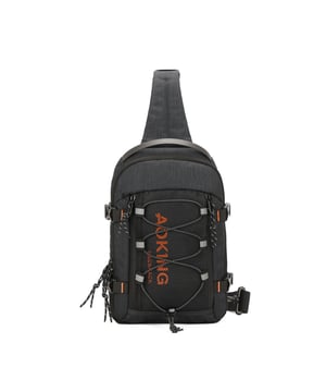 Unisex-Gürteltasche mit Reißverschluss. eine Innentasche mit Reißverschluss und zwei offene Innentaschen. Eine Vorderseite mit Reißverschluss und eine Rückseite mit Reißverschluss-Außentaschen. verstellbarer Schultergurt aus Stoff. fehlender Griff. Innenfächer. GürteltascheUnisex-Außenmaterial, innen mit Polyester gefüttert. Maße: 20x8x31,5 cm. Modeprodukt