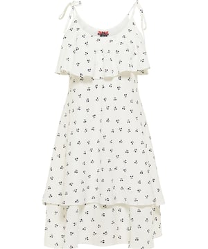 Cherry Rocks ... La robe d'été légère et aérée de myMo ROCKS est fabriquée dans une matière agréable et crépue. Les fines bretelles réglables se prolongent par un grand volant qui donne à la robe le bon élan. Elle est coupée en légère ligne A et possède une doublure intérieure qui assure une agréable opacité. L'aspect superposé de la partie inférieure de la jupe confère à la robe un twist plein d'élan. Cool avec des bottes - estivale avec des sandales ou un peu rockabilly avec des stilettos.