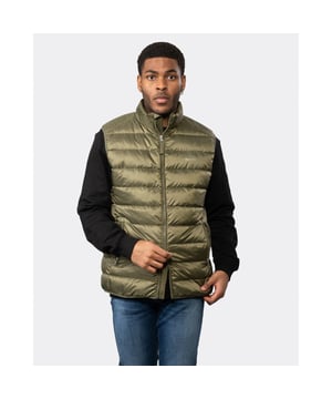 Crafted in a lightweight recycled polyester with a water-repellent finish, this Light Down Vest adds a perfect layer of warmth when the temperatures suddenly drop. With a length that falls slightly above the hips, interior zip and patch pockets and its straight channel quilting, this vest is a must-have for cooler mornings or evenings out after sundown.
Regular fit  Printed logo at chest  Water-repellent  Fully lined
Shell - Recycled Polyester 100%, Lining - Recycled Polyester 100%, Padding - Down 90%, Feathers 10%
7006299