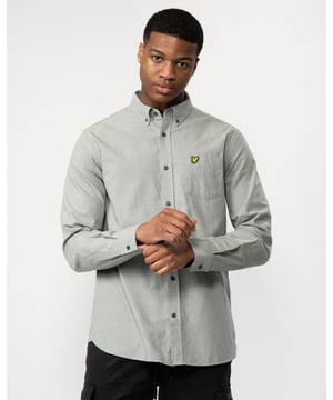 Button-down collar.Long sleeves with button cuffs.Full button fastening.Chest pocket with embroidered branding.Regular fit.