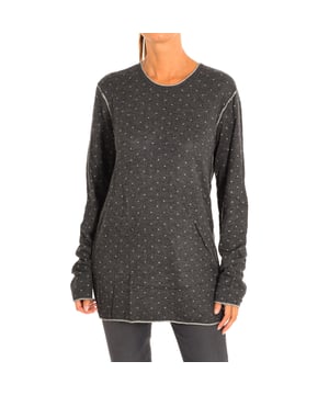 Long Sleeve Sweater Le temps des Cerises.
 Gray
 Suitable for all occasions, casual for every day.
 Round neck and long sleeve.
 Loose cut.
 Smooth texture.
 Seams seen in tone.

 Composition: 85% Viscose, 15% Wool.

 -Machine wash at a maximum temperature of 30º.
 -Do not use a dryer.
 -Do not use bleach.
 -Iron temperature max. 110º.
 -Do not dry clean.
 Composition: 85% Viscose, 15% Wool.
 Care:
- Machine wash at a maximum temperature of 30º.
 - Do not use a dryer.
 - Do not use bleach.
 - Iron max. temperature 110º.
 - Do not dry clean.