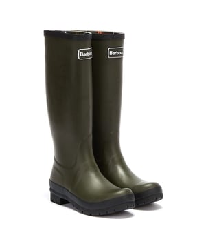 A classic tall wellington boot with a fully branded Barbour outsole and repeat Barbour logo detail to vertical tape extending up the heel and rear. Includes mudguard  signature tartan lining and finished with a rubber logo front and centre.