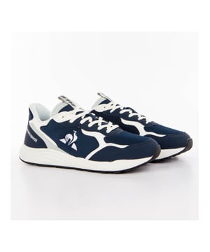 Basket Le Coq Sportif R110 Herren Blau Synthetik. Authentischer Schuh der Marke Le Coq Sportif - Streetwear/Sportswear Design von Le Coq Sportif - Le Coq Sportif für Herren, modisch und perfekt für den Alltag - Der blaue Basket Le Coq Sportif lässt sich hervorragend mit Ihrer Garderobe kombinieren - Bequeme Synthetikmaterialien - Klassische Schnürsenkel - R110 - Synthetik
