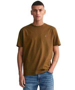 Diese Original Herren Designer Gant T-Shirts verfügen über das klassische Logo der Marke und einen Rundhalsausschnitt. Gefertigt aus 100% Baumwolle, sind diese leichten und atmungsaktiven Regular Fit T-Shirts maschinenwaschbar.