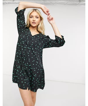 Product Details:
    All-over spot print in green
    V-neck
    Button placket
    Long sleeves
    Elasticated cuffs
    Relaxed fit
    Loose cut
    Lightweight woven fabric
    Soft and drapey

Materials:
    100% Polyester