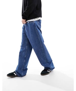 Jeans by Calvin Klein Jeans The denim of your dreams Relaxed fit Regular rise Belt loops Five pocketsSold By: Asos