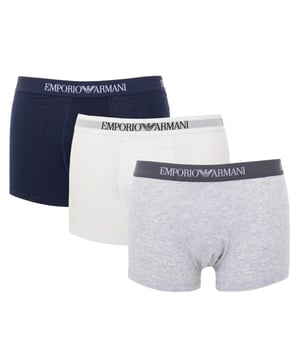 Sehr schöne und sportliche Unterhose von Emporio Armani im 3er-Pack! Sehr angenehm zu tragen dank des elastischen Bundes und der hochwertigen Baumwollmischung. Der farblich abgesetzte Bund mit den eingearbeiteten Logos rundet das Bild perfekt ab.