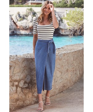 Destined for wardrobe staple status
Crafted from comfy soft touch denim
Chic - and super flattering - wrap style
Tie detail accentuates your waist
Wear-with-everything mid-blue wash
Summer perfection with espadrilles and a vest top