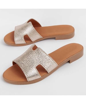 Purapiel warranty, 10 years of warranty. Casual sandal for women. Made with natural leather. Comfortable fit. Made by other brands for our brand.
