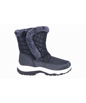 Bleiben Sie in diesem Winter trocken und stylisch mit dem Butterrow Schneeboot. Entworfen mit einem wasserabweisenden, gesteppte Obermaterial und einer seitlichen Öffnung für einfaches Anziehen, hält er Ihre Füße warm und trocken, egal bei welchem Wetter. Das Futter aus Kunstfell und die oberen Details verleihen eine gemütliche Note, während die robuste Außensohle zuverlässigen Halt auf rutschigen Oberflächen bietet. Ob Sie den Schnee trotzen oder einfach nur Winterspaziergänge genießen, der Butterrow Schneeboot bietet Ihnen sowohl Komfort als auch Stil. - Wasserabweisendes, gesteppte Obermaterial - Klettverschluss seitliche Öffnung - Futter aus Kunstfell & Obermaterial - Robuste Außensohle - Cotswold-Branding