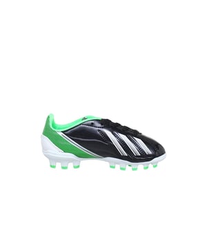 El Boot Adidas F10, parte de la colección F50, ofrece una opción asequible sin comprometer la calidad de Adidas. Comparte un parecido sorprendente con las botas de primer nivel, proporcionándole la apariencia de una superestrella en el campo.

Construido con materiales sintéticos duraderos, el F10 ofrece longevidad para el juego extendido. El sistema de pernos incorporado en el diseño asegura un excelente agarre en superficies firmes, lo que le brinda estabilidad y control durante los movimientos rápidos.

Creemos firmemente que la bota F10 es una opción excepcional para futbolistas ocasionales o novatos. Su combinación de asequibilidad, estilo y rendimiento confiable lo convierte en un compañero destacado para los jugadores que buscan mejorar sus habilidades en el campo.