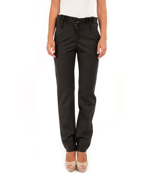Incorpora elegancia sin esfuerzo a tu guardarropa de día con los pantalones tejidos de pierna recta de Conquista. Los pantalones de cintura alta tienen trabillas para cinturón, cinturilla ajustada, pliegues decorativos en la parte superior de la cintura y dos bolsillos laterales.