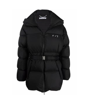 Werten Sie Ihren Stil mit der schwarzen Jacke von Off-White auf. Diese in Italien hergestellte Jacke verfugt uber ein Industriedesign, perfekt fur alle, die Liebe zum Detail schatzen. Zeigen Sie Ihr Mode-Know-how und bleiben Sie im Trend mit diesem unverzichtbaren Statement-Teil., Reissverschluss, hergestellt in Italien, cremefarbene schwarze Jacke, 2 Vordertaschen, normale Passform, Material: 100 % Polyamid, Futter: 100 % Polyester, Fullung: 100 % Federdaunen, Streetwear, schwarze Jacke