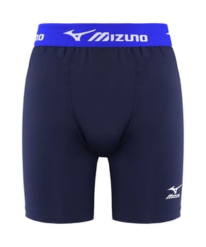 Mizuno Logo Men's Navy Baselayer Shorts, una fusión de funcionalidad atlética y comodidad diseñada para elevar tu rendimiento durante entrenamientos intensos o como capa base para diversas actividades deportivas. Confeccionados con precisión e innovación, estos pantalones cortos llevan el icónico logotipo de Mizuno como símbolo de calidad. Aquí tienes una descripción detallada que destaca las características clave:

 Ajuste de compresión:  El pantalón corto para hombre Mizuno Logo Navy Baselayer cuenta con un ajuste de compresión que proporciona apoyo específico a los grupos musculares clave. Esto no sólo ayuda a reducir la fatiga muscular, sino que también mejora la circulación sanguínea, lo que contribuye a mejorar la resistencia durante las actividades físicas.

  Tecnología de evacuación de la humedad:  Mantente fresco y seco durante todo el entrenamiento gracias a la avanzada tecnología de evacuación de la humedad. Estos pantalones cortos evacuan eficazmente el sudor del cuerpo, manteniéndote cómodo y concentrado en tu rendimiento, incluso durante sesiones de entrenamiento de alta intensidad.

  Tejido transpirable:  Diseñado pensando en la transpirabilidad, el pantalón corto incorpora un tejido ventilado que favorece un flujo de aire óptimo. Esto garantiza que te mantengas bien ventilado y cómodo, permitiéndote superar tus límites sin sentirte acalorado.

 Rendimiento versátil:  Estos pantalones cortos de capa base son versátiles y adecuados para diversos deportes y entrenamientos, como correr, levantar pesas o deportes de equipo. El ajuste de compresión proporciona el soporte necesario para diferentes actividades atléticas.

  Costuras planas:  La inclusión de costuras flatlock minimiza la fricción y las rozaduras, garantizando un ajuste suave y sin irritaciones. Esto es especialmente importante durante los movimientos repetitivos, ya que proporciona comodidad y reduce el riesgo de irritación de la piel.

 Cintura elástica:  La cintura elástica garantiza un ajuste seguro y cómodo, permitiéndote concentrarte en tu entrenamiento sin distracciones. Proporciona flexibilidad y adaptabilidad a diferentes formas corporales.