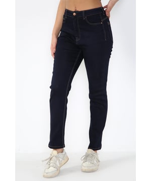MYT Magic shaping jeans voor dames om er stijlvol uit te zien en toch comfortabel te zijn. Binnenbeenlengte 28 inch. Magische vormtechnologie maakt je buik plat en lift je billen voor een flatterende look. Vormgevende figuurnaden bieden een extra lift, terwijl een gap-proof tailleband je een geweldige pasvorm geeft. Hoge taille, ritssluiting met knoop. De denim is gemaakt van een mix van zacht, ademend katoen met extra stretch voor comfort. Klassieke pasvorm van heup tot zoom.
