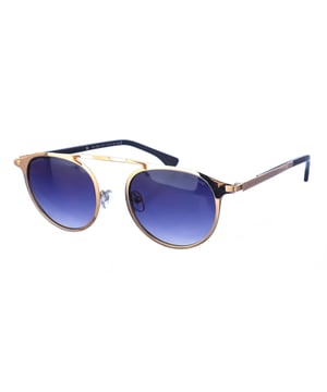 Gafas de sol Armand Basi con montura de metal.
 Color Dorado-lila
 Forma ovalada.
 Lentes de color Negro degradado
 Patillas en acetato.
Nombre de la marca grabado en la lente y en la patilla.
 100% Protección UV. 
 Incluye una funda de tela de protección.
Los colores reales del producto pueden variar ligeramente con respecto a los colores que muestra su monitor.
 
 Medidas  Ancho lente: 51 mm. Puente: 20 mm. Patillas: 145 mm.
 
 Limpiar las gafas con agua y jabón (neutro).
 - No utilice paños sucios o abrasivos, que puedan alterar las características de los filtros.
 - Utilice solo accesorios y repuestos originales.