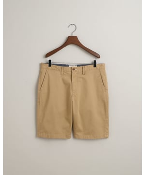 These GANT shorts are crafted from a comfortable stretch organic cotton blend with a durable twill weave structure. Designed for a relaxed fit and a mid-rise waist, they feature a stylish blue chambray lining on the waistband with cream herringbone accents, paying homage to GANT's heritage in shirtmaking. Additional details include a button front closure, a convenient coin pocket, and double welt back pockets adorned with corozo buttons. This product is made with organic cotton.

Relaxed fit
Mid rise
Comfort stretch
Back double welt pockets
Chambray waistband lining
GANT logo embroidered on back pocket

 
 Shell - 61% Organic Cotton, 37% Cotton, 2% Elastane, Pocket Lining - 100% Cotton 

205066
 
 