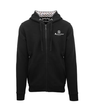 Schwarzer Kapuzenpullover mit Reißverschluss und geprägtem Signaturlogo von Aquascutum London. Dieser schwarze Kapuzenpullover mit Reißverschluss und Aquascutum-Logo von Aquascutum ist die perfekte Mischung aus Mode und Funktionalität. Er ist aus leichtem, atmungsaktivem Stoff gefertigt und hat ein stilvolles Logodetail, das jeden lässigen Look aufwertet. Bleiben Sie heute warm und stilvoll mit Aquascutum!. Elastische Ärmelenden und Taille, Kapuze mit Kordelzug. Kapuzenpullover aus 100 % Baumwolle, 2 offene Taschen. Normale Passform, fällt größengerecht aus. Stilcode: FCZ823 99