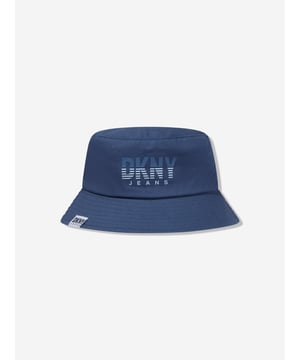 DKNY regenerate the New York spirit into their carefully woven products. This boys bucket hat is depicted in the finest cotton and statement DKNY Jeans print. Reminiscent of 90s city styles, he will be obsessed with such legendary craftsmanship. ‚ 100% Cotton