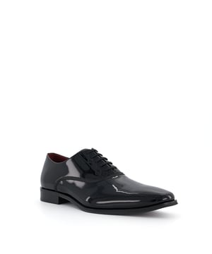 Swallow is a quintessential Oxford lace-up. Crafted from the finest materials, this wide-fit silhouette is elevated with flat lacing grosgrain details along with a premium bordo-leather lining and sock to wick away moisture. Certain to refresh sartorial ensembles,  Swallow is a style to covet all season long.
