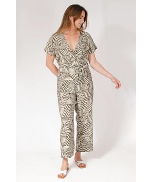Perfect your summer edit with this jazzy leaf print jumpsuit. Pair with your favourite sandals and a lightweight cargo jacket Fit: Relaxed Fit, Sizing: Generous - if between sizes you may wish to go one size down
