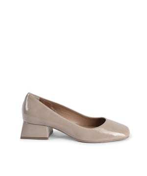 Marca: 19V69 Italia  
Género: Mujeres  
Estilo: Bailarina con tacón  
Detalle: SOFIA NAPLACK CAPPUCCINO  
Color: Beige oscuro  
Composición: 100% Cuero  
Suela: 100% Tunit  
Tacón: 4 cm  
Hecho en Italia  
100% CUERO